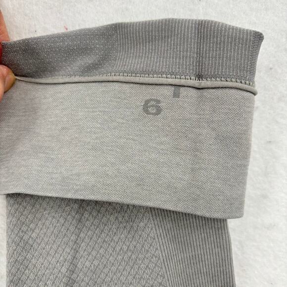 Lululemon Crop Capri Leggings Size 6 Gray Textured Ribbed Compression - Picture 8 of 12